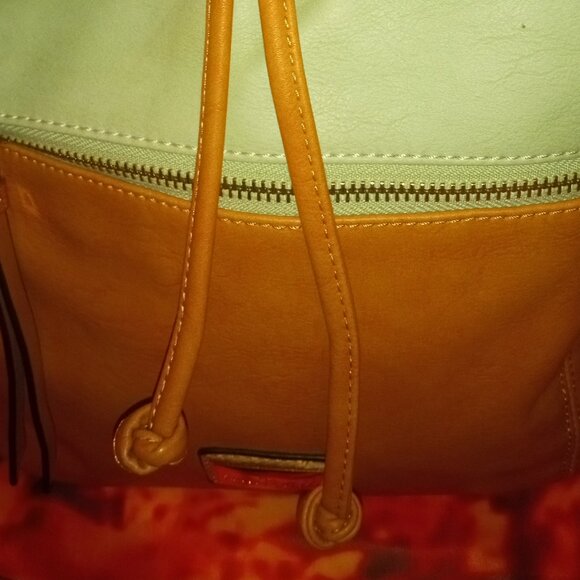 SIMPLY NOELLE GREEN AND BROWN DRAWSTRING DUFFEL SHOULDER HANDBAG - Picture 3 of 10